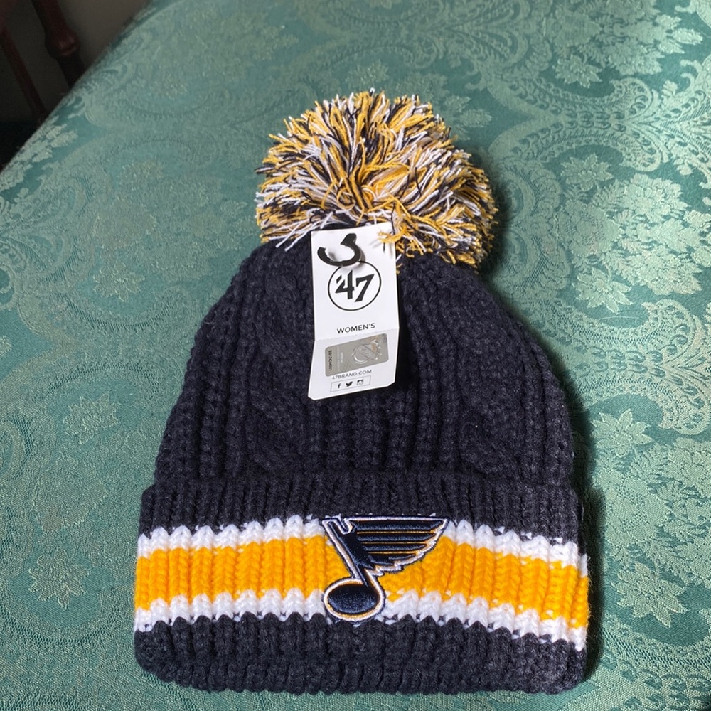 Women’s ‘47 brand knit STL BLUES NHL Pom Pom beanie